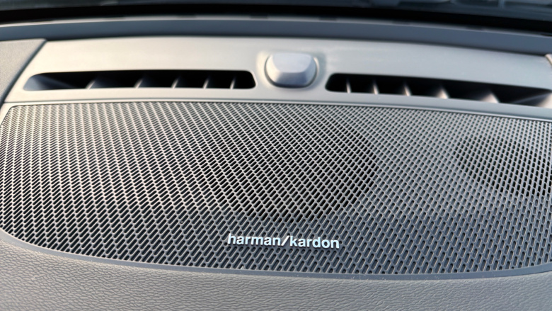 Volvo XC40 2.0 B3P Ultra Dark 5dr Auto Petrol Estate